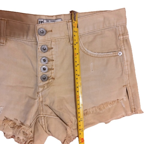 Free People Frayed Raw Hem Button Fly Denim Khaki Tan Jean Shorts Size 24 waist - Picture 5 of 5
